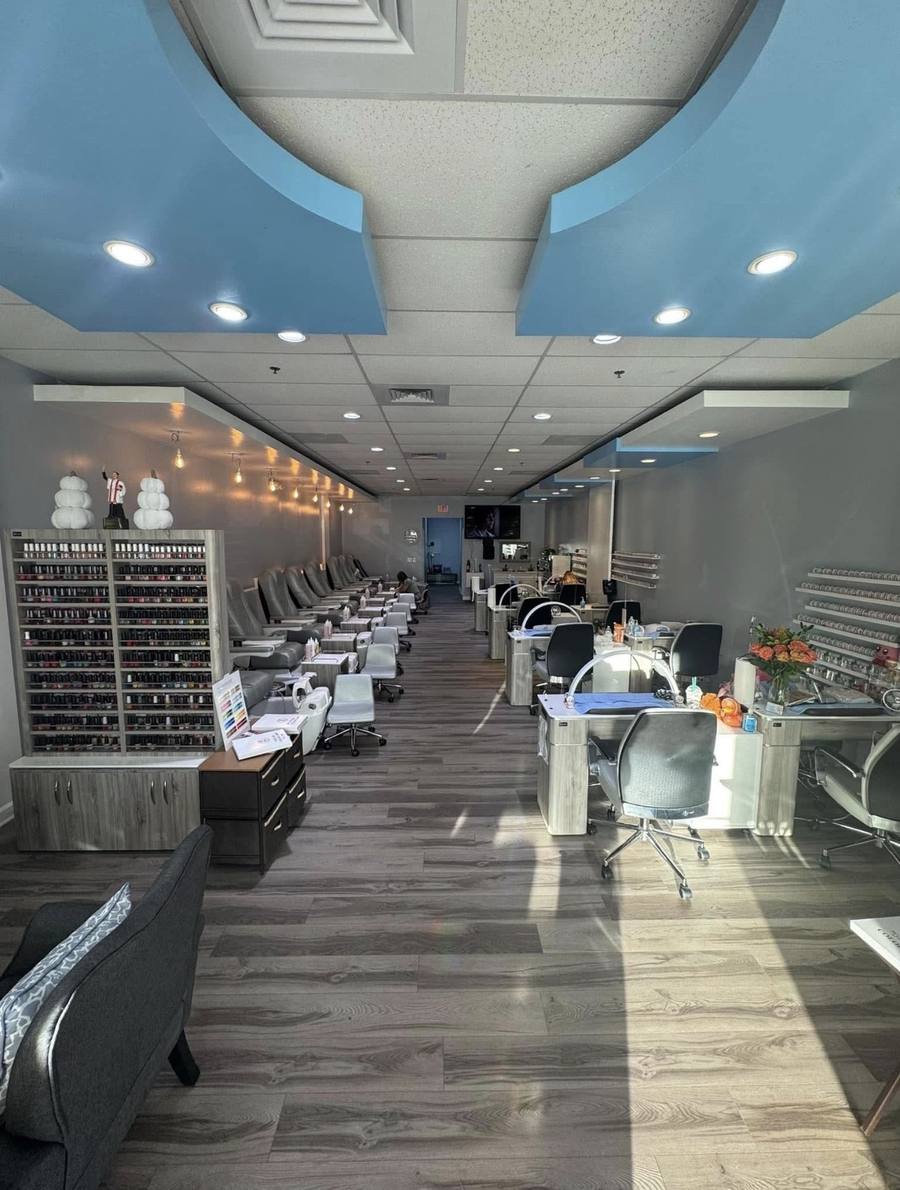Q Nails Bonsack salon interior