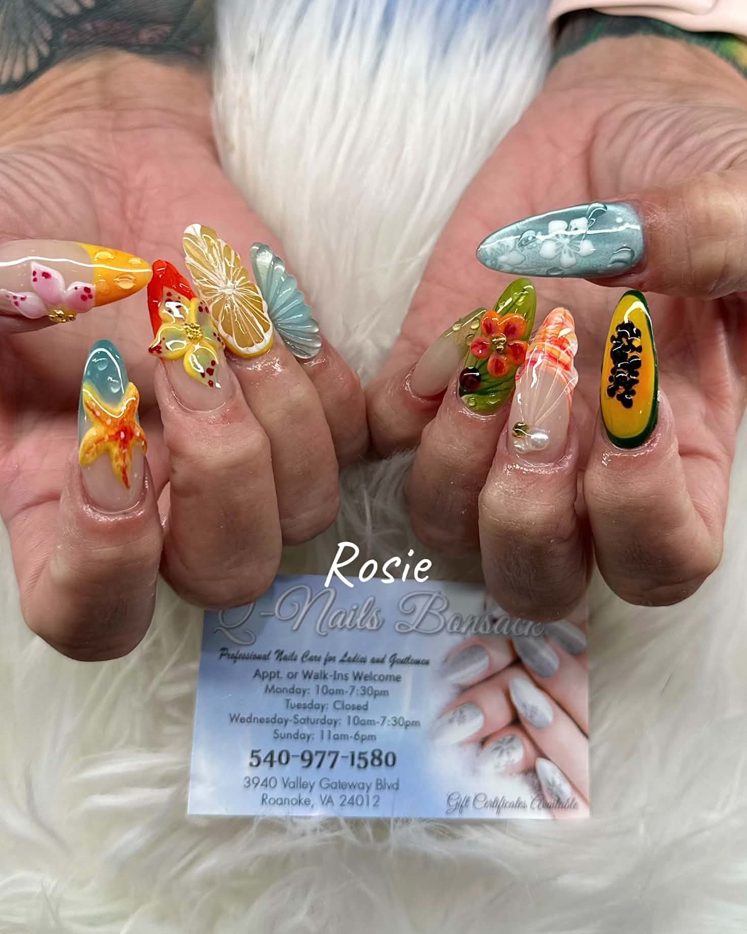Seashell & beach 3D nail art by Rosie